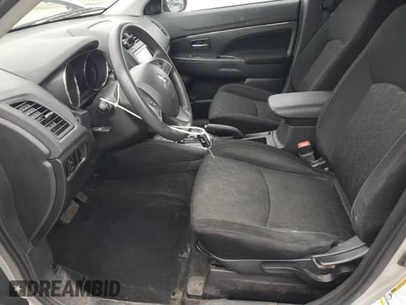 2021 Mitsubishi Outlander ES с VIN JA4APUAU7MU004371, выставлен на аукционе Copart как лот 82433925 с пробегом 72 615 миль миль и Списание • Salvage title. История ставок и продаж доступна на DreamBid. Изображение 7.