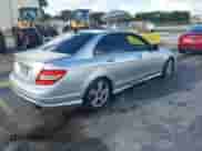 2009 Mercedes-Benz C 300 Sport z VIN WDDGF54X59F230456, wystawiony jako IAAI lot #43400074 z przebiegiem 247 374 mil mil oraz . Historia ofert i sprzedaży dostępna na DreamBid. Obrazek 4.