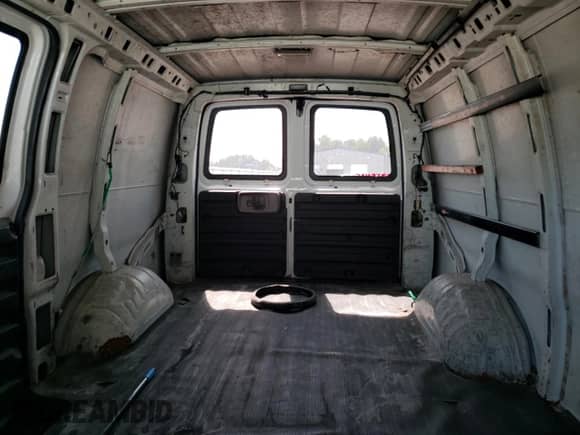 2005 Chevrolet Express Cargo Y3H Paratransit с VIN 1GCGG25U551212606, выставлен на аукционе Copart как лот 70593604 с пробегом 314 844 миль миль и Списание • Salvage title. История ставок и продаж доступна на DreamBid. Изображение 10.