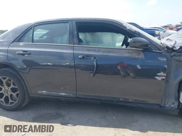 2015 Chrysler 300 S с VIN 2C3CCAGG3FH876440, выставлен на аукционе IAAI как лот 42055766 с пробегом Не указан миль и . История ставок и продаж доступна на DreamBid. Изображение 13.