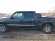 2004 GMC Sierra 1500 SLE z VIN 2GTEK13T041435042, wystawiony jako IAAI lot #41777775 z przebiegiem 218 745 mil mil oraz . Historia ofert i sprzedaży dostępna na DreamBid. Obrazek 15.