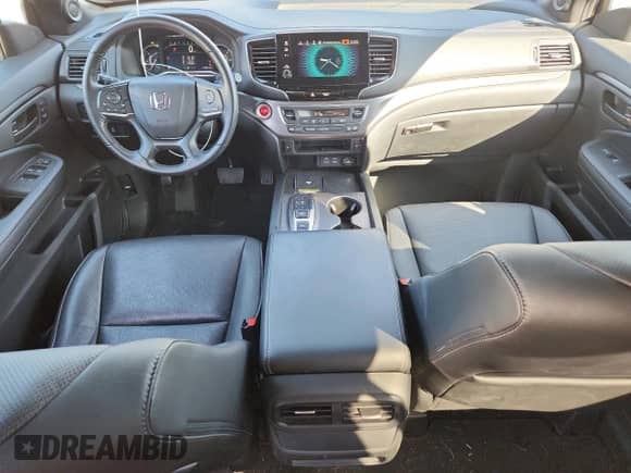 2024 Honda Passport EX-L with VIN 5FNYF8H5XRB013031, listed as a Copart auction lot 67055115 with 11,363 mi miles and Salvage title. Bid and sale history available at DreamBid. Image 8.
