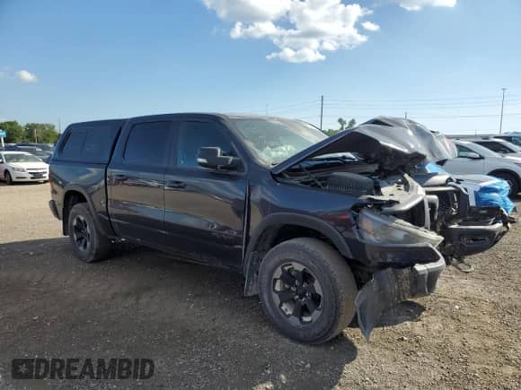 2019 Ram 1500 Rebel z VIN 1C6SRFLT0KN715641, wystawiony jako Copart lot #69248995 z przebiegiem Nie podano mil oraz Szkoda całkowita • Salvage title. Historia ofert i sprzedaży dostępna na DreamBid. Obrazek 4.