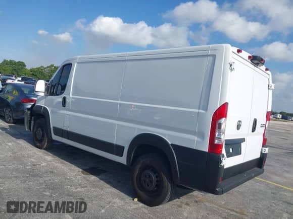 2024 Ram ProMaster Cargo Tradesman z VIN 3C6LRVAG3RE112573, wystawiony jako IAAI lot #42100042 z przebiegiem 10 230 mil mil oraz . Historia ofert i sprzedaży dostępna na DreamBid. Obrazek 3.