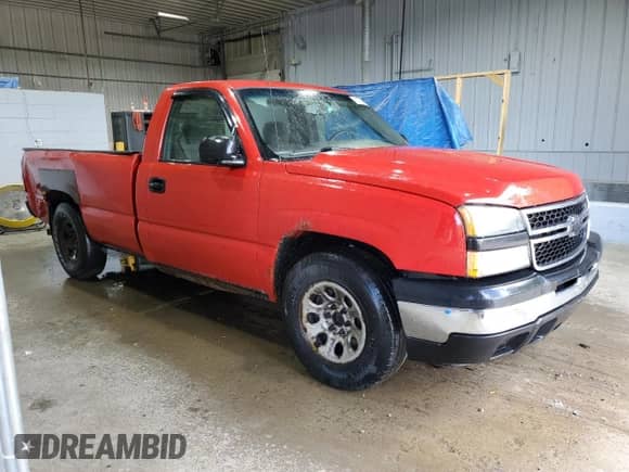 2006 Chevrolet Silverado 1500 Work Truck z VIN 1GCEC14V06E284962, wystawiony jako Copart lot #63103685 z przebiegiem 231 471 mil mil oraz Szkoda całkowita • Salvage title. Historia ofert i sprzedaży dostępna na DreamBid. Obrazek 4.