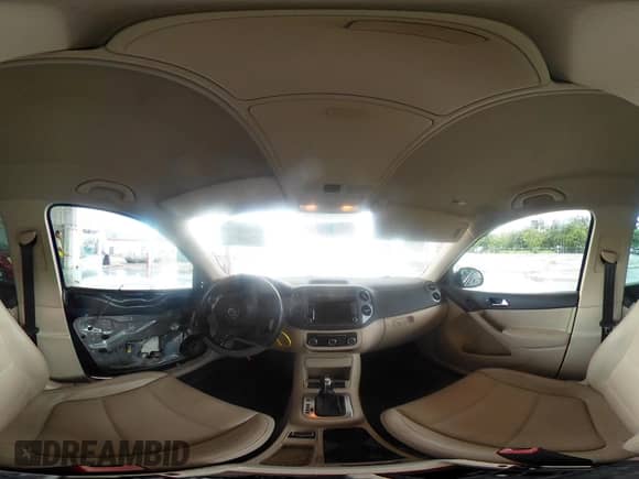 2012 Volkswagen Tiguan S с VIN WVGAV7AX9CW525856, выставлен на аукционе IAAI как лот 42933109 с пробегом 135 072 миль миль и . История ставок и продаж доступна на DreamBid. Изображение 19.