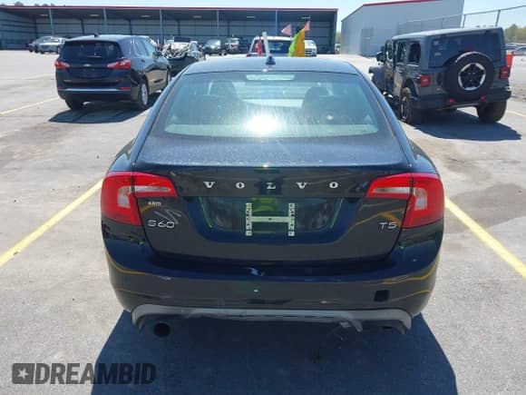 2018 Volvo S60 Dynamic с VIN YV126MFL0J2455110, выставлен на аукционе IAAI как лот 41862366 с пробегом 66 813 миль миль и . История ставок и продаж доступна на DreamBid. Изображение 16.