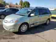 2010 Toyota Sienna XLE с VIN 5TDYK4CCXAS303876, выставлен на аукционе Copart как лот 81272115 с пробегом 170 141 миль миль и Списание • Salvage title. История ставок и продаж доступна на DreamBid. Изображение 1.