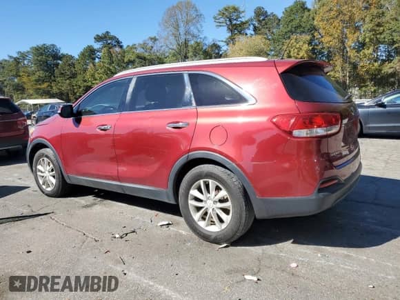 2017 Kia Sorento LX z VIN 5XYPG4A58HG197727, wystawiony jako Copart lot #89817325 z przebiegiem 116 107 mil mil oraz Czysty tytuł • Clean title. Historia ofert i sprzedaży dostępna na DreamBid. Obrazek 2.