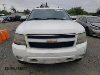 2011 Chevrolet Suburban LT with VIN 1GNSKJE37BR177338, listed as a Copart auction lot 82066785 with 205,267 mi miles and Clean title. Bid and sale history available at DreamBid. Image 5.