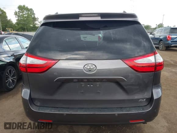 2017 Toyota Sienna XLE Auto Access Seat with VIN 5TDYZ3DC2HS817588, listed as a IAAI auction lot 42916858 with 121,003 mi miles and . Bid and sale history available at DreamBid. Image 17.