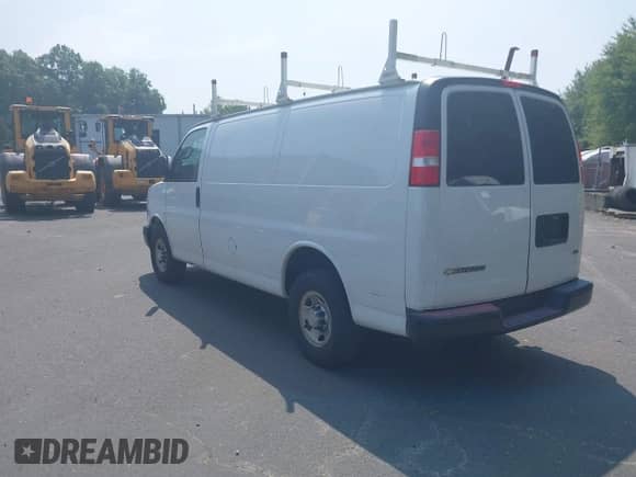 2018 Chevrolet Express Cargo z VIN 1GCWGAFPXJ1319661, wystawiony jako IAAI lot #42912046 z przebiegiem 143 790 mil mil oraz . Historia ofert i sprzedaży dostępna na DreamBid. Obrazek 3.
