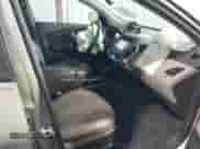 2013 Hyundai Tucson Limited z VIN KM8JU3AC6DU665868, wystawiony jako IAAI lot #42091680 z przebiegiem 129 492 mil mil oraz . Historia ofert i sprzedaży dostępna na DreamBid. Obrazek 5.