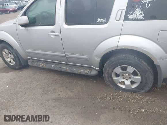 2007 Nissan Pathfinder SE with VIN 5N1AR18W87C601489, listed as a IAAI auction lot 42605274 with 223,183 mi miles and . Bid and sale history available at DreamBid. Image 6.