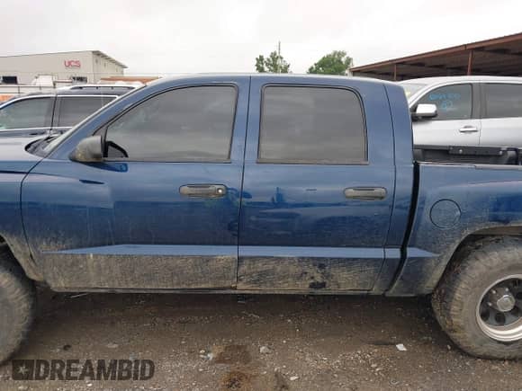 2005 Dodge Dakota SLT with VIN 1D7HE48NX5S165812, listed as a IAAI auction lot 42479950 with 147,645 mi miles and . Bid and sale history available at DreamBid. Image 15.