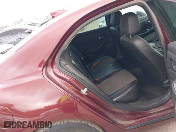 2015 Chevrolet Malibu LT z VIN 1G11D5SLXFF126832, wystawiony jako IAAI lot #43291645 z przebiegiem 172 901 mil mil oraz . Historia ofert i sprzedaży dostępna na DreamBid. Obrazek 8.