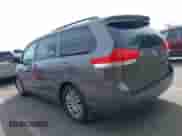 2012 Toyota Sienna XLE с VIN 5TDYK3DC1CS271668, выставлен на аукционе IAAI как лот 43328427 с пробегом 180 718 миль миль и . История ставок и продаж доступна на DreamBid. Изображение 3.