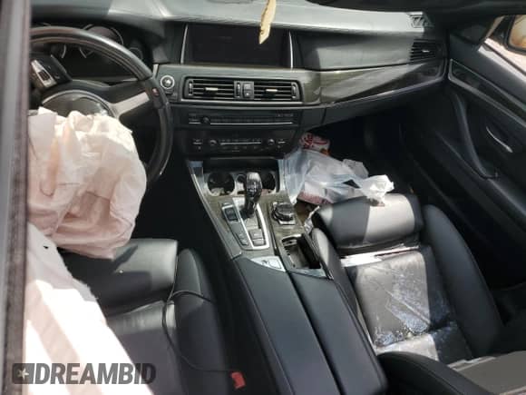 2016 BMW 5 Series 550i z VIN WBAKN9C58GD962567, wystawiony jako Copart lot #58917715 z przebiegiem Nie podano mil oraz Szkoda całkowita • Salvage title. Historia ofert i sprzedaży dostępna na DreamBid. Obrazek 8.