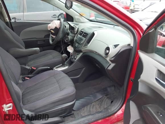 2014 Chevrolet Sonic LT с VIN 1G1JC5SH3E4106317, выставлен на аукционе IAAI как лот 42413164 с пробегом 63 900 миль миль и . История ставок и продаж доступна на DreamBid. Изображение 5.
