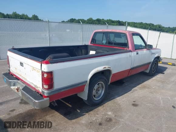 1988 Dodge Dakota with VIN 1B7FN14X4JS766943, listed as a IAAI auction lot 42588206 with 183,527 mi miles and . Bid and sale history available at DreamBid. Image 4.