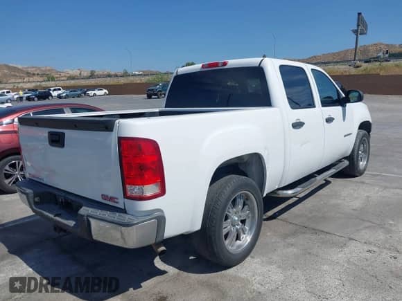 2007 GMC Sierra 1500 SLE1 with VIN 2GTEC13C771681118, listed as a IAAI auction lot 42513052 with 170,314 mi miles and . Bid and sale history available at DreamBid. Image 4.