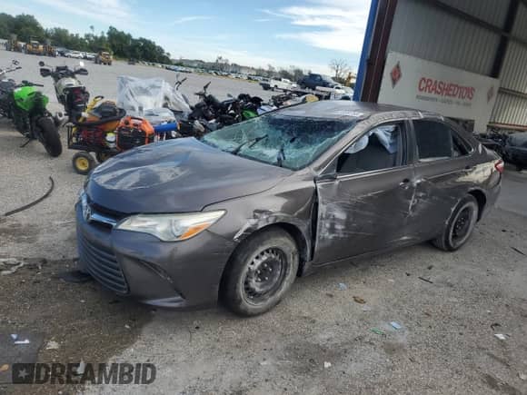 2015 Toyota Camry SE z VIN 4T1BF1FK1FU926166, wystawiony jako Copart lot #83808755 z przebiegiem Nie podano mil oraz Nie do naprawy • Non repairable. Historia ofert i sprzedaży dostępna na DreamBid. Obrazek 1.