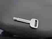 2003 Toyota Camry XLE z VIN 4T1BE32K43U196334, wystawiony jako IAAI lot #43326458 z przebiegiem 204 590 mil mil oraz . Historia ofert i sprzedaży dostępna na DreamBid. Obrazek 11.