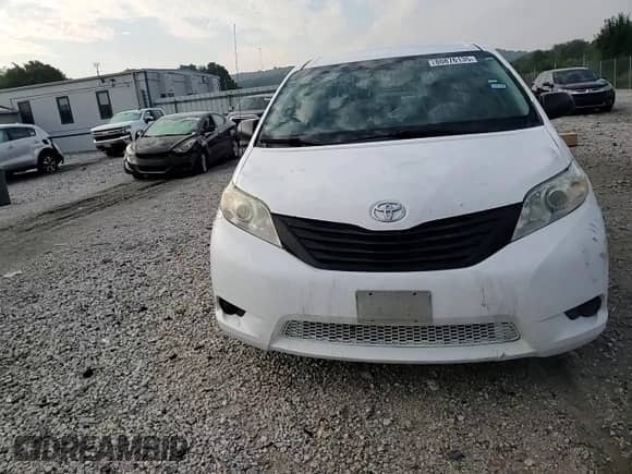2013 Toyota Sienna L z VIN 5TDZK3DC8DS380473, wystawiony jako Copart lot #80876135 z przebiegiem 218 645 mil mil oraz Czysty tytuł • Clean title. Historia ofert i sprzedaży dostępna na DreamBid. Obrazek 15.
