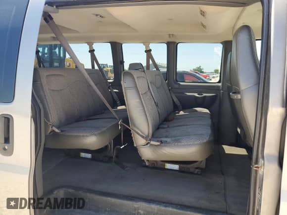 2006 Chevrolet Express Passenger с VIN 1GAHG39U661203198, выставлен на аукционе Copart как лот 56530785 с пробегом 207 997 миль миль и Списание • Salvage title. История ставок и продаж доступна на DreamBid. Изображение 11.
