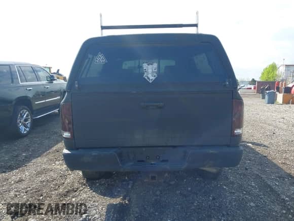 2005 Dodge 2500 SLT z VIN 3D7KS28C25G844501, wystawiony jako IAAI lot #42176860 z przebiegiem 238 386 mil mil oraz . Historia ofert i sprzedaży dostępna na DreamBid. Obrazek 16.