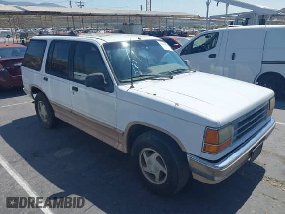 1993 Ford Explorer Eddie Bauer z VIN 1FMDU32X5PUD94496, wystawiony jako IAAI lot #42494424 z przebiegiem 26 047 mil mil oraz . Historia ofert i sprzedaży dostępna na DreamBid. Obrazek 1.