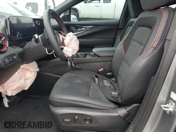 2024 Chevrolet Blazer EV eAWD RS z VIN 3GNKDCRJ1RS219282, wystawiony jako Copart lot #47586325 z przebiegiem 346 mil mil oraz Nie do naprawy • Non repairable. Historia ofert i sprzedaży dostępna na DreamBid. Obrazek 7.