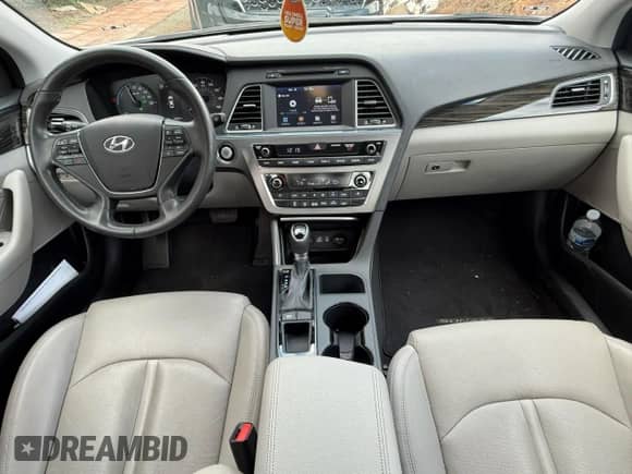 2017 Hyundai Sonata Limited с VIN KMHE34L31HA071512, выставлен на аукционе Copart как лот 87084645 с пробегом 22 959 миль миль и Списание • Salvage title. История ставок и продаж доступна на DreamBid. Изображение 9.