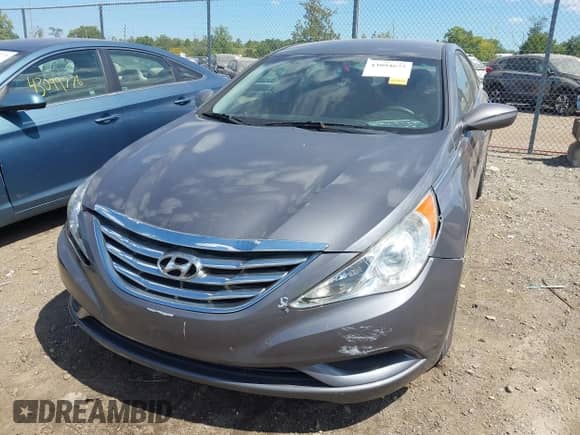 2011 Hyundai Sonata GLS z VIN 5NPEB4AC7BH043806, wystawiony jako IAAI lot #43094672 z przebiegiem 116 387 mil mil oraz . Historia ofert i sprzedaży dostępna na DreamBid. Obrazek 6.