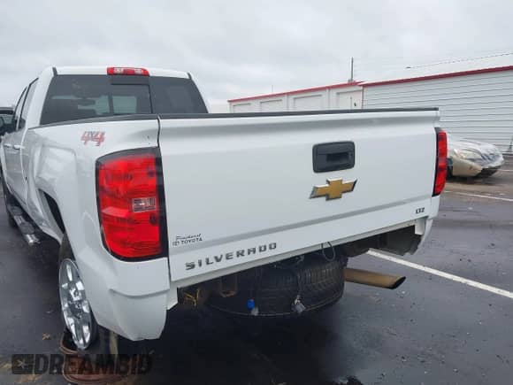 2015 Chevrolet Silverado 2500HD LTZ с VIN 1GC1KWEG9FF120280, выставлен на аукционе IAAI как лот 42916797 с пробегом 148 224 миль миль и . История ставок и продаж доступна на DreamBid. Изображение 18.