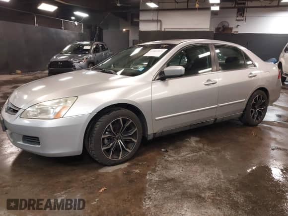 2007 Honda Accord LX with VIN 1HGCM66337A017368, listed as a IAAI auction lot 41602891 with 263,346 mi miles and . Bid and sale history available at DreamBid. Image 2.