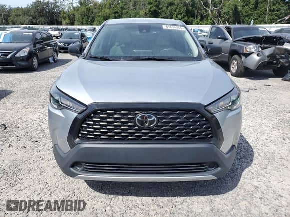 2022 Toyota Corolla Cross L z VIN 7MUAAAAG4NV028896, wystawiony jako Copart lot #81634255 z przebiegiem 38 929 mil mil oraz Szkoda całkowita • Salvage title. Historia ofert i sprzedaży dostępna na DreamBid. Obrazek 5.