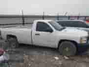 2013 Chevrolet Silverado 1500 Work Truck z VIN 1GCNCPEX4DZ354987, wystawiony jako IAAI lot #42880113 z przebiegiem 195 754 mil mil oraz . Historia ofert i sprzedaży dostępna na DreamBid. Obrazek 13.