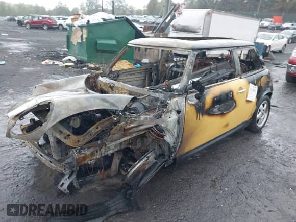 2007 MINI Hardtop с VIN WMWMF335X7TU62659, выставлен на аукционе IAAI как лот 43424534 с пробегом Не указан миль и . История ставок и продаж доступна на DreamBid. Изображение 2.