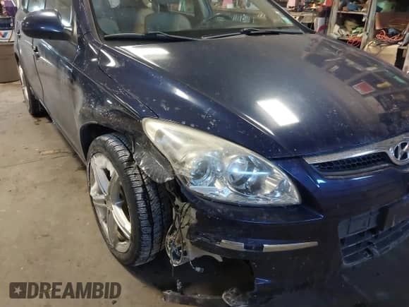 2011 Hyundai Elantra GLS z VIN KMHDC8AE8BU092693, wystawiony jako IAAI lot #41626705 z przebiegiem 170 640 mil mil oraz . Historia ofert i sprzedaży dostępna na DreamBid. Obrazek 6.