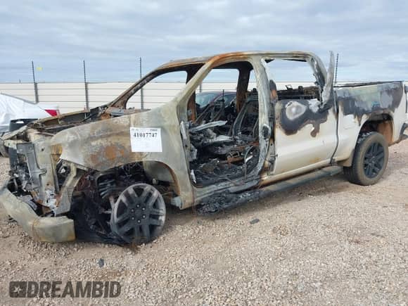 2023 Chevrolet Silverado 1500 LT Trail Boss z VIN 3GCUDFE85PG210977, wystawiony jako IAAI lot #41017747 z przebiegiem Nie podano mil oraz . Historia ofert i sprzedaży dostępna na DreamBid. Obrazek 2.