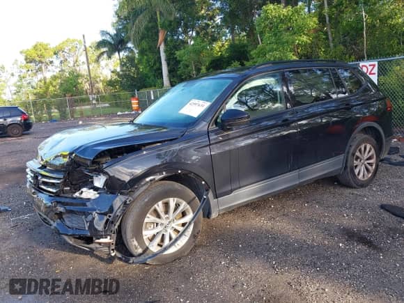 2020 Volkswagen Tiguan S с VIN 3VV1B7AX7LM133084, выставлен на аукционе IAAI как лот 42597631 с пробегом 84 415 миль миль и . История ставок и продаж доступна на DreamBid. Изображение 2.