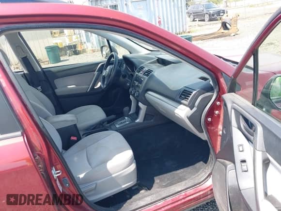 2015 Subaru Forester 2.5i z VIN JF2SJABC4FH480090, wystawiony jako IAAI lot #42559594 z przebiegiem 131 714 mil mil oraz . Historia ofert i sprzedaży dostępna na DreamBid. Obrazek 5.