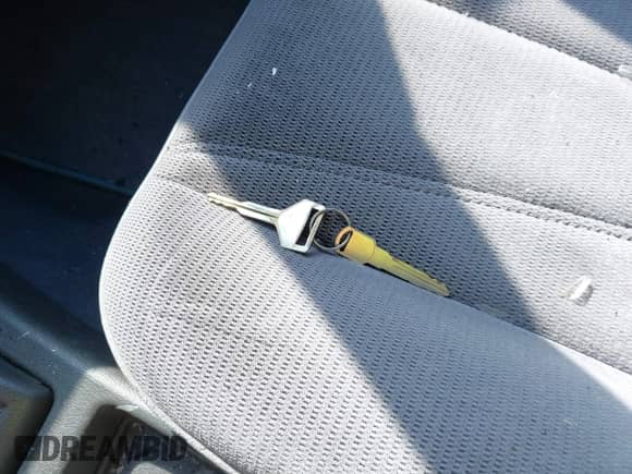 1991 Toyota Camry z VIN JT2VV22WXM0142424, wystawiony jako IAAI lot #42034051 z przebiegiem 129 173 mil mil oraz . Historia ofert i sprzedaży dostępna na DreamBid. Obrazek 11.