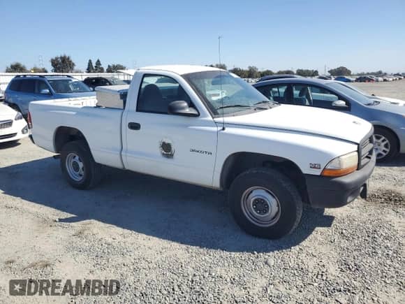 1999 Dodge Dakota z VIN 1B7GG26X6XS297087, wystawiony jako Copart lot #73799834 z przebiegiem 296 920 mil mil oraz Czysty tytuł • Clean title. Historia ofert i sprzedaży dostępna na DreamBid. Obrazek 4.