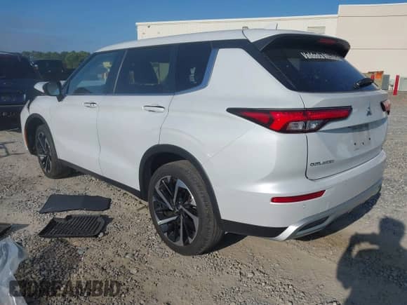 2024 Mitsubishi Outlander SE с VIN JA4J3VA83RZ043098, выставлен на аукционе IAAI как лот 43182397 с пробегом 18 886 миль миль и . История ставок и продаж доступна на DreamBid. Изображение 3.