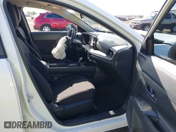 2025 Nissan Kicks S with VIN 3N8AP6BB1SL379831, listed as a IAAI auction lot 42922974 with 3,973 mi miles and . Bid and sale history available at DreamBid. Image 5.