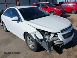 2014 Chevrolet Cruze 1LT z VIN 1G1PC5SB8E7170857, wystawiony jako IAAI lot #41218138 z przebiegiem 126 747 mil mil oraz . Historia ofert i sprzedaży dostępna na DreamBid. Obrazek 1.