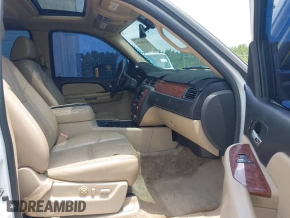 2007 Chevrolet Tahoe LTZ with VIN 1GNFC13JX7R256106, listed as a IAAI auction lot 42490456 with 436,354 mi miles and . Bid and sale history available at DreamBid. Image 5.