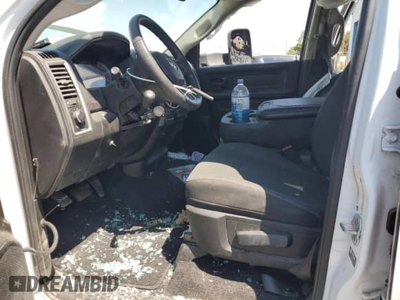 2021 Ram 1500 Tradesman z VIN 1C6RR7FT4MS583732, wystawiony jako Copart lot #66415045 z przebiegiem 42 024 mil mil oraz Szkoda całkowita • Salvage title. Historia ofert i sprzedaży dostępna na DreamBid. Obrazek 7.